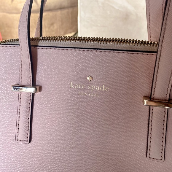 Like New Kate Spade leather satchel - Picture 2 of 8